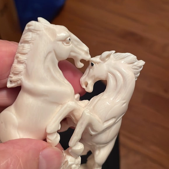 Sold Vintage Beautiful carved horses - Picture 8 of 8